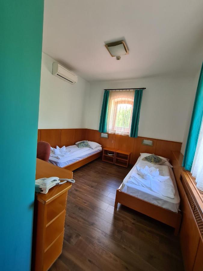 Sormás Istvan Parkhotel Es Gasztrofarm מראה חיצוני תמונה